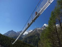 Zwitserland: langste voetbrug van Europa na de Europahutte