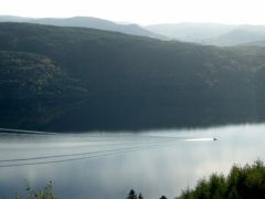 Wandelen over de Great Glen Way: uitzicht over Loch Ness
